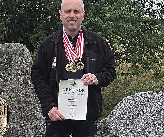Thomas Kainz – Staatsmeister des SSV Kirchberg am Wagram, mit Urkunde und Medaillen